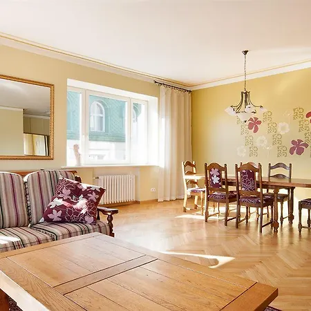 - Old Town Appartement *